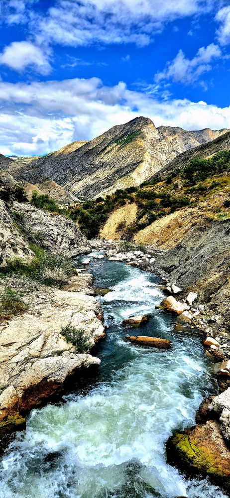 Suyun Dansı, Kayaların Sessizliği