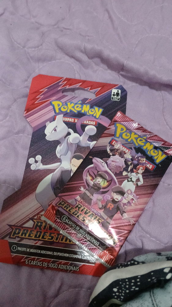 Alguém aí coleciona cartas pokemon?