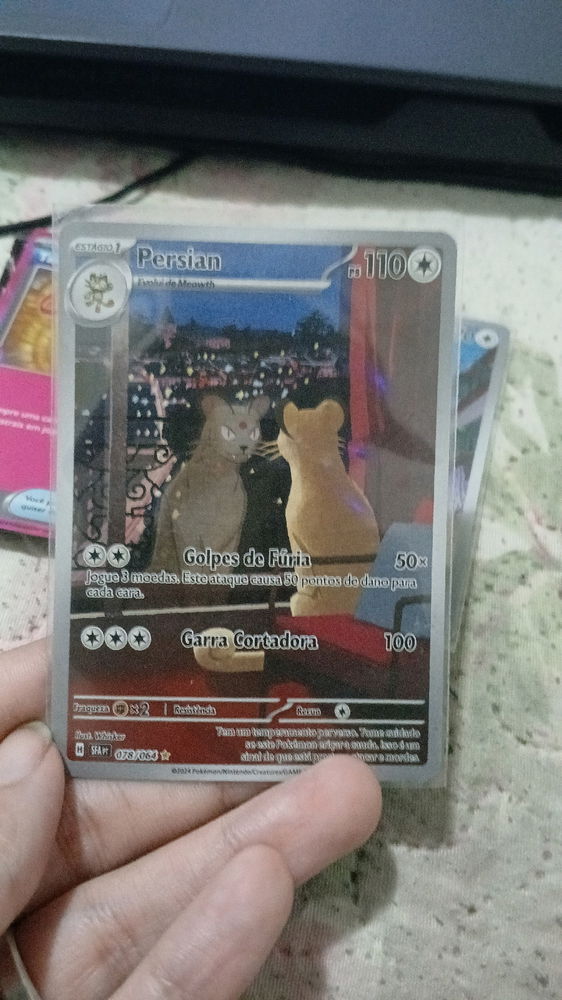 Alguém aí coleciona cartas pokemon?