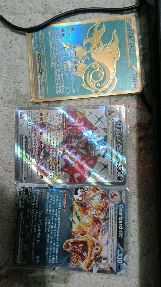 Alguém aí coleciona cartas pokemon?