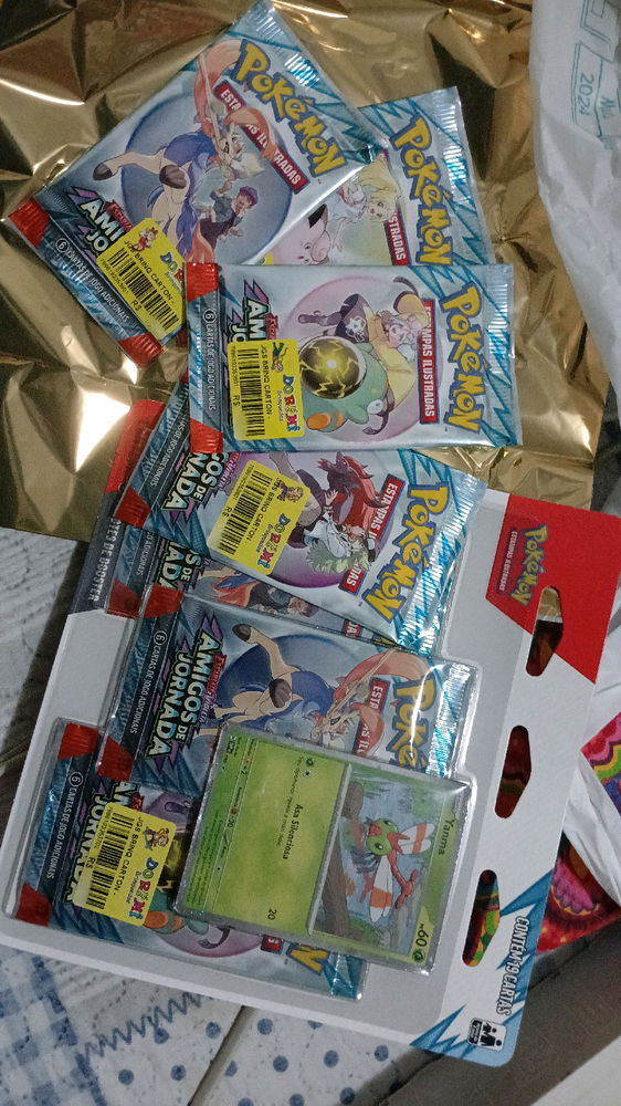 Alguém aí coleciona cartas pokemon?