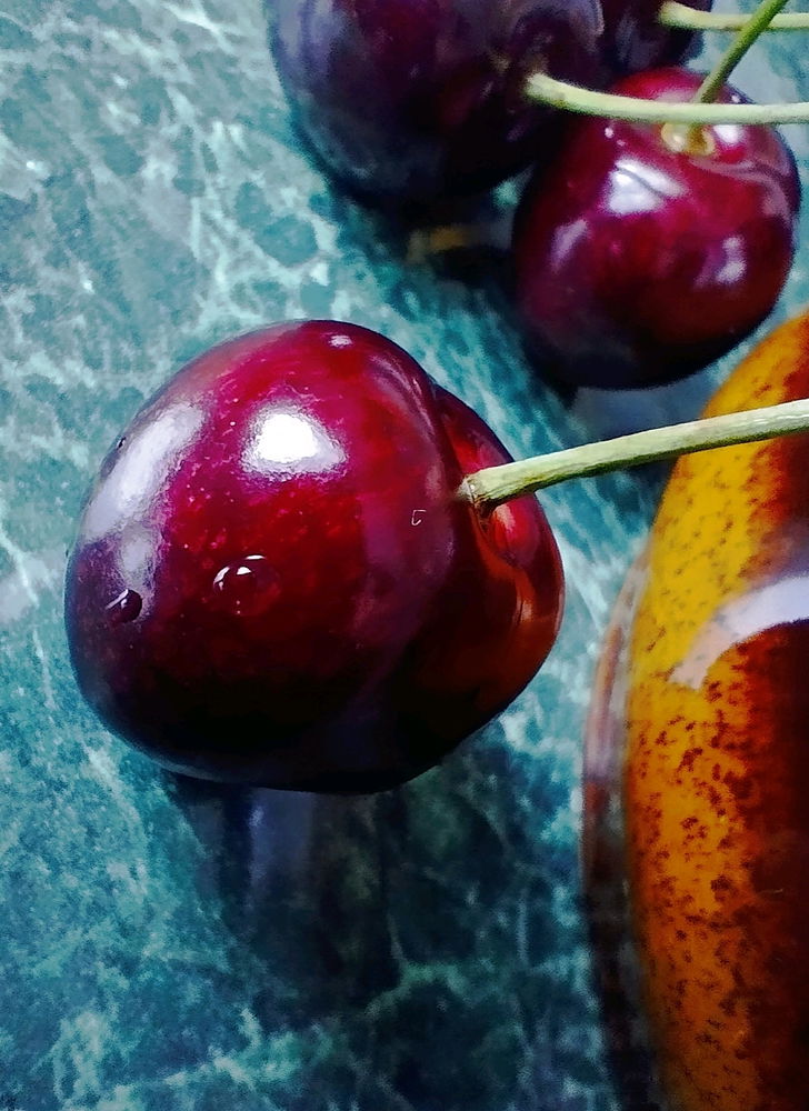 Czereśnie, czyli ptasie wisienki dla zdrowia.
Dlaczego ptasie? To sprawka ptaków smakoszy, że to owocowe drzewo rośnie tu i tam 🙂😁
A Wy co lubicie na deser?