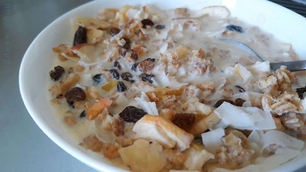 Ce bine miroase laptele rece pus peste cereale 😋