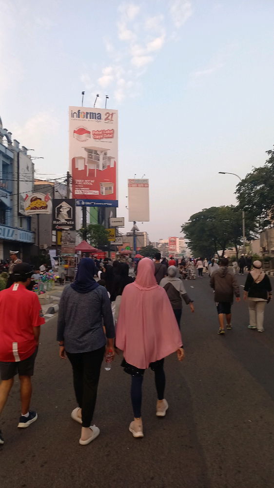 street photo & happiness in the morning!