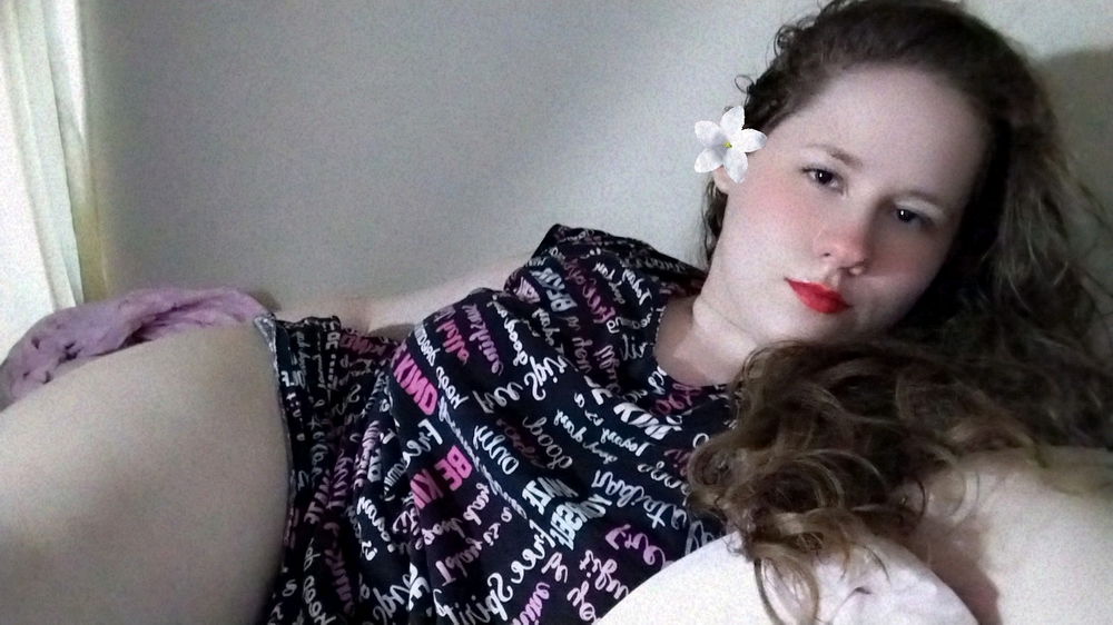 (click for full view) just got back from a local festival and about to smash a whole pizza and probably watch the news or a movie 🥰🍕🤤