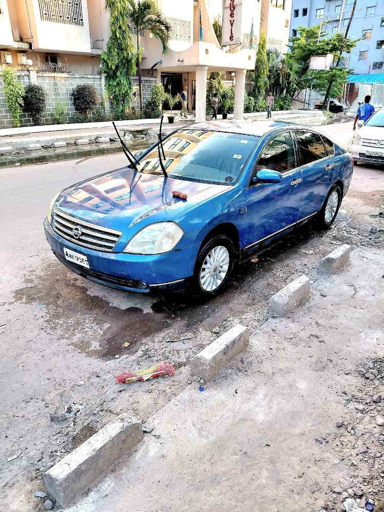 La voiture est une passif, c'est une charge.