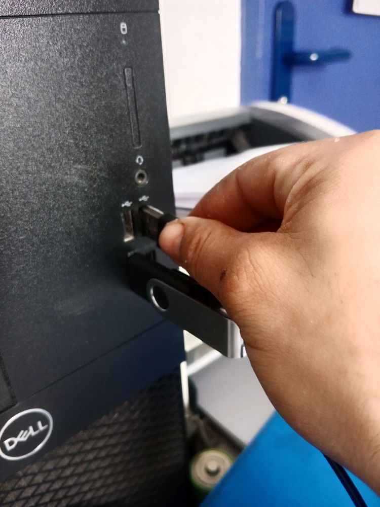 On rebranche la prise exactement où on l'avait débranché. Et bim, souris neutralisé.