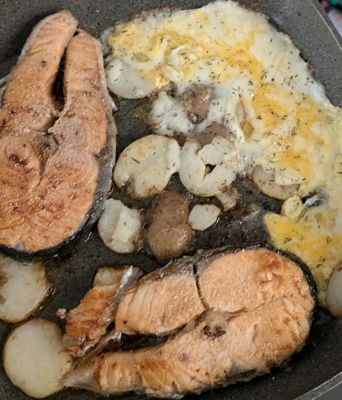 Salmon+Egges+potato slices