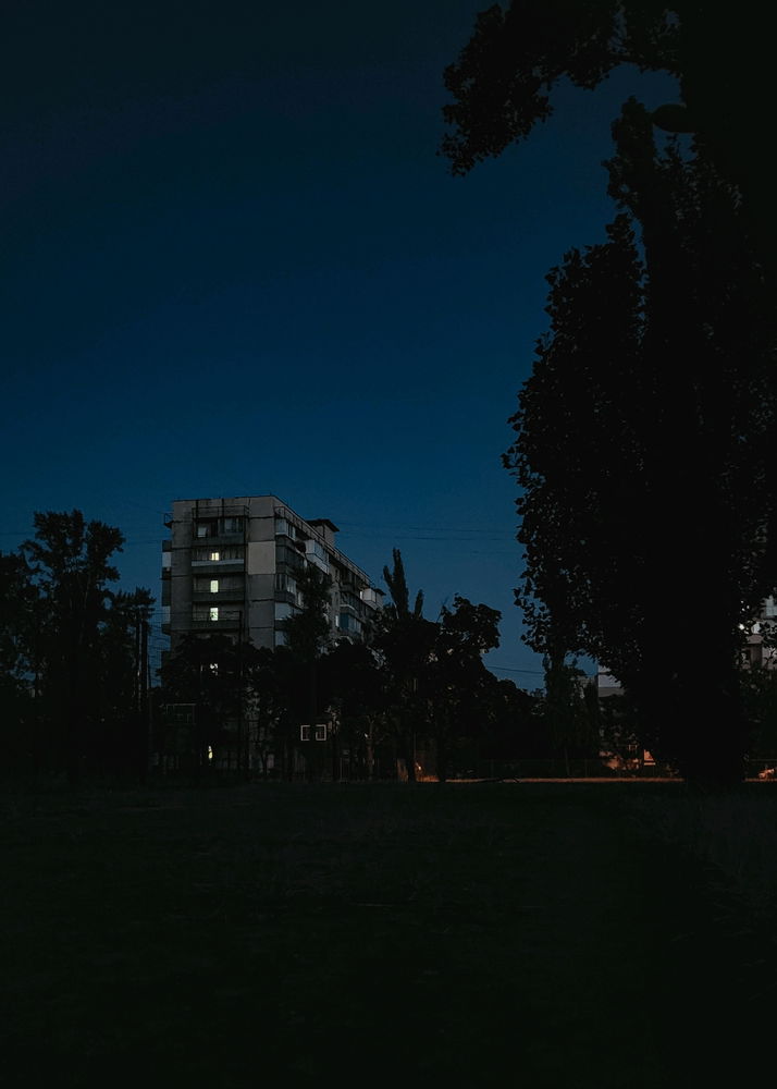 Бігати о десятій вечора після спеки - це кайф. В навушниках рок, поряд баскетболісти та футболісти. Що ще треба)))