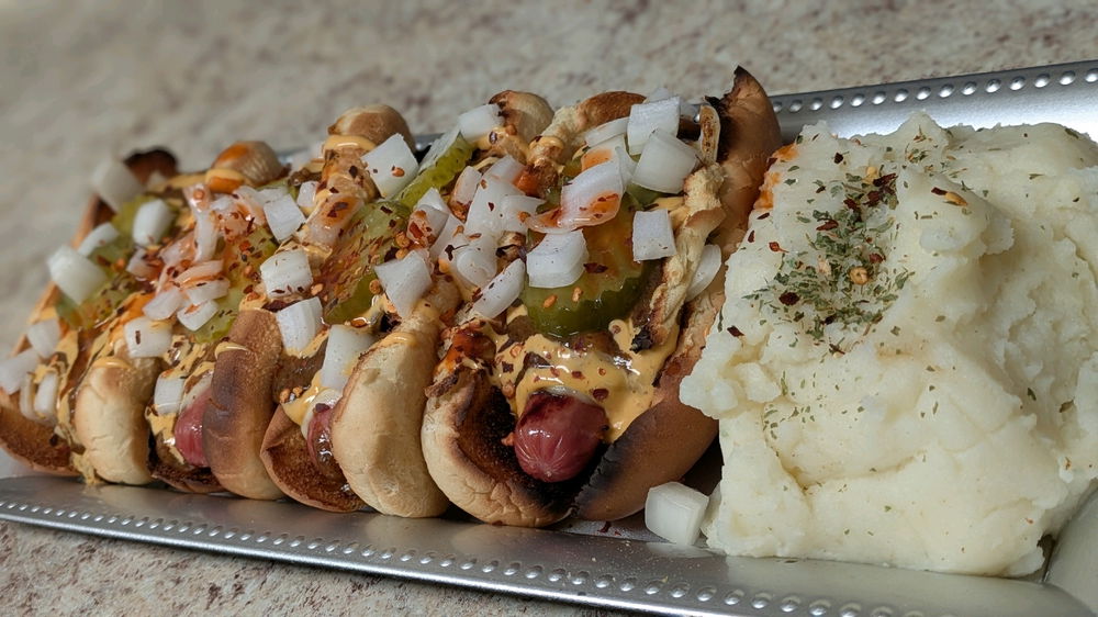(Homemade Chili) Dogs and garlic with Parmesan Mash! 🤤🖤