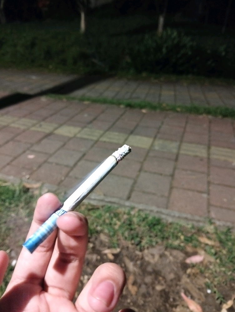 Soledad y cigarrillo👌🏻