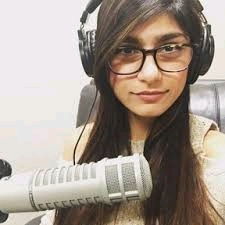 Pergunte pro seu
     Pombinho 💘
Se Ele Conhece essa Cantora
                                          👇