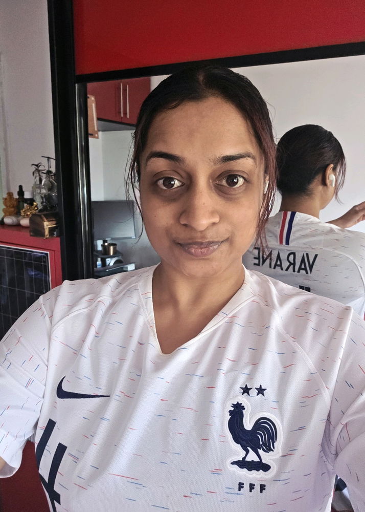 When you get a Men's football top and it is the most unflattering cut 😅🥲