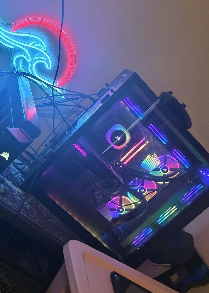 People are always so impressed i can build pics. Its truly not difficult.  Though I have went caveman on components before 😅😅😅
This is my full Corsair  build, thoughts?