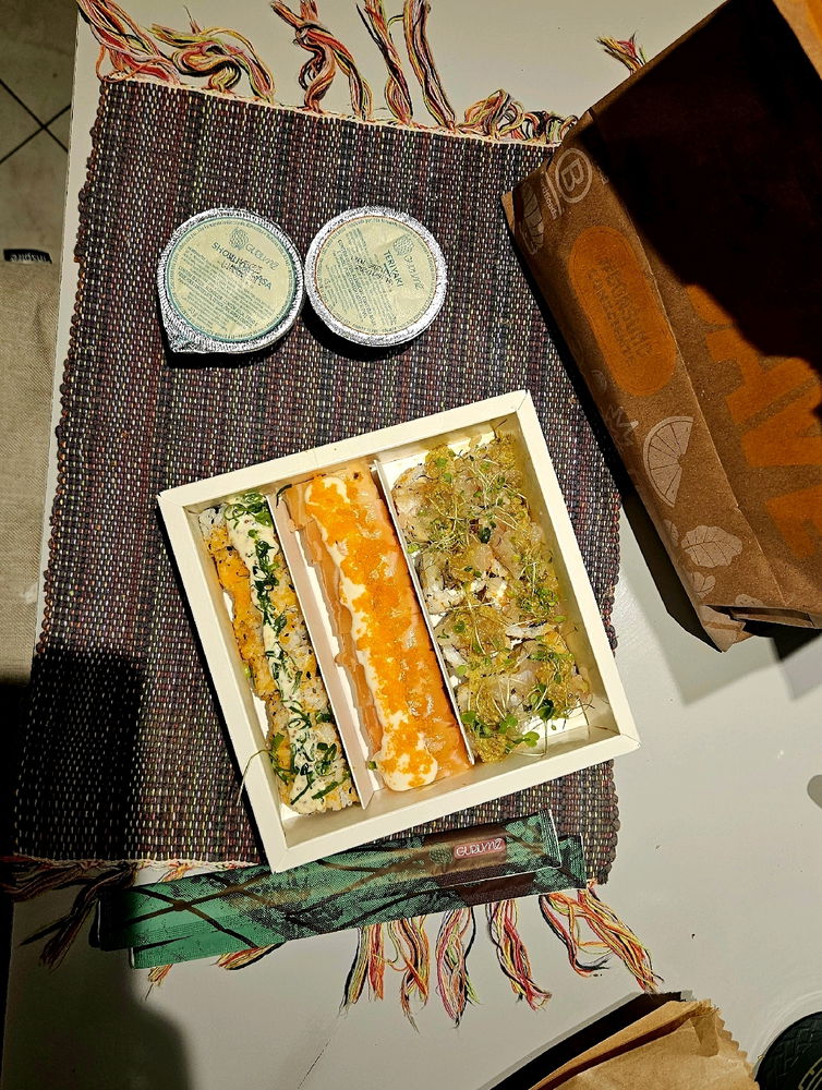 Pedi sushi, mas ngm aq de casa gosta