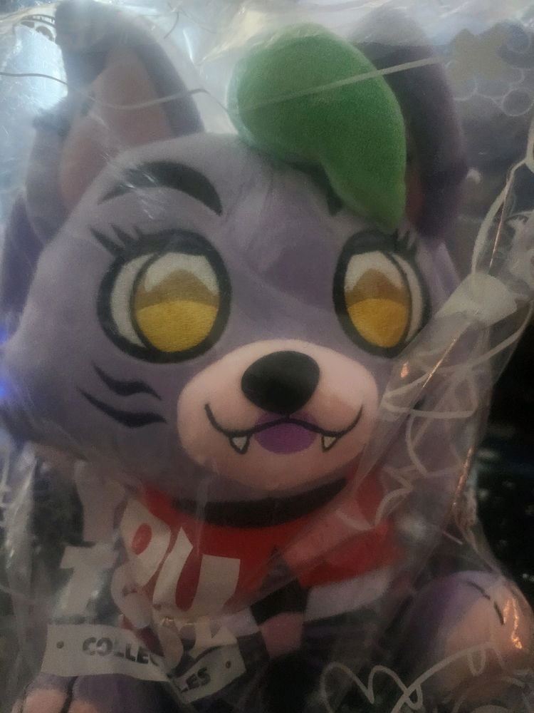 Got a roxanne wolf youtooz for my birthday this year which was June 25th