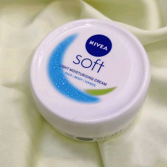 1st time trying this, hopefully my skin approves hehe ✨✨