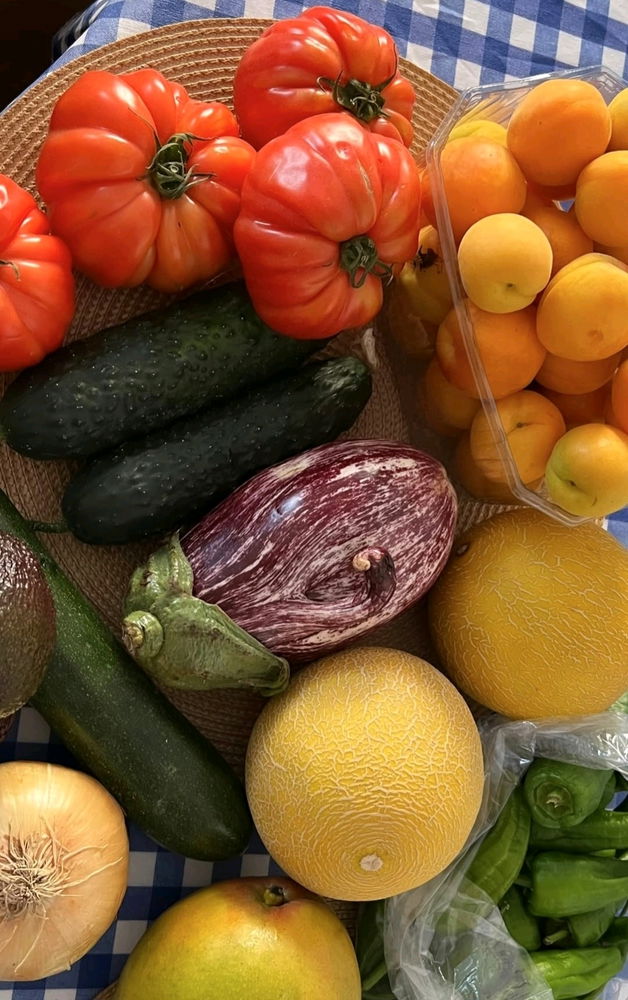 One day you are young... The next day, you get excited just by going to the farmers' market 🤭🍅🍈🫑🥒🥑