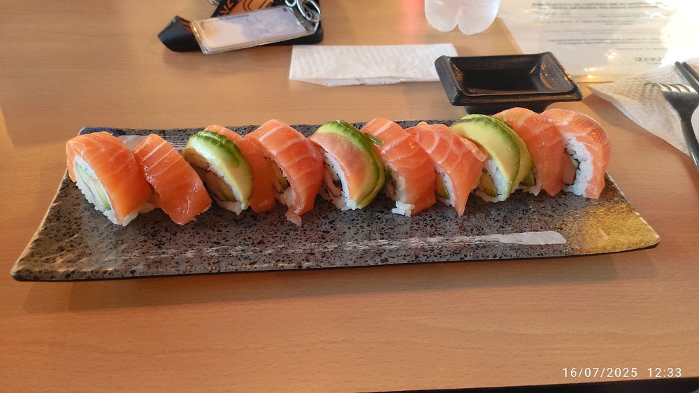Sushi & ensalada 🤤