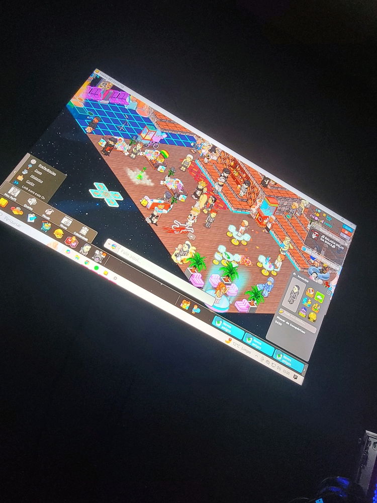 Mais alguem ja jogou ? Kkk habbo hotel