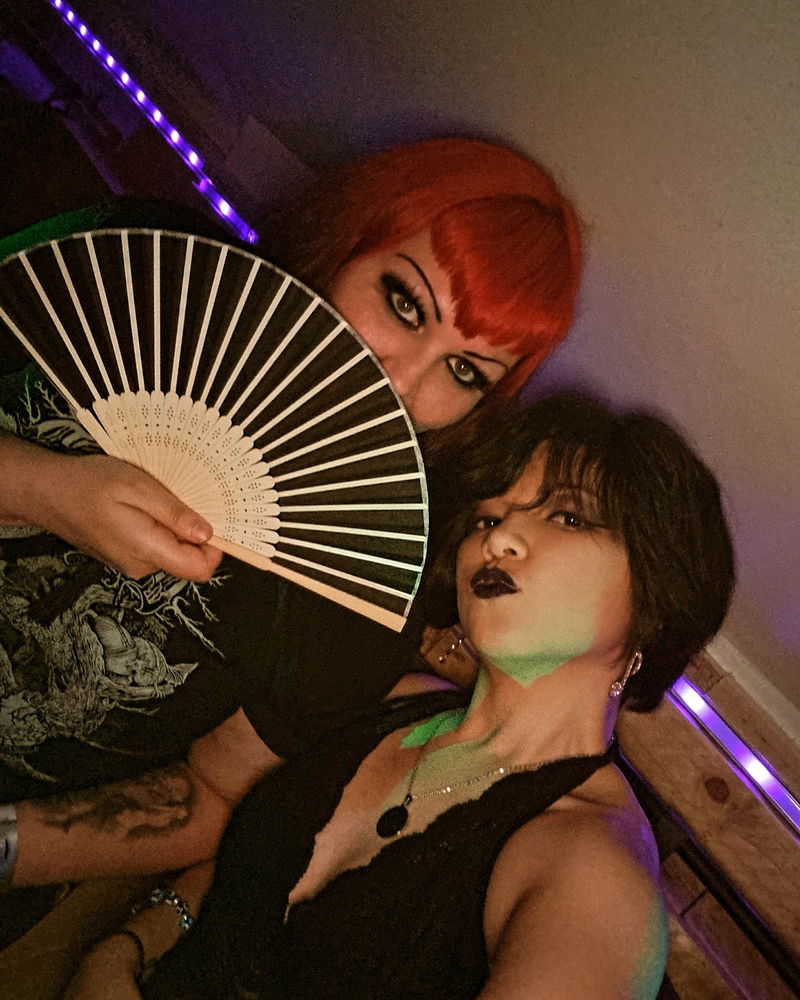 Two Goths in a pod🫛
