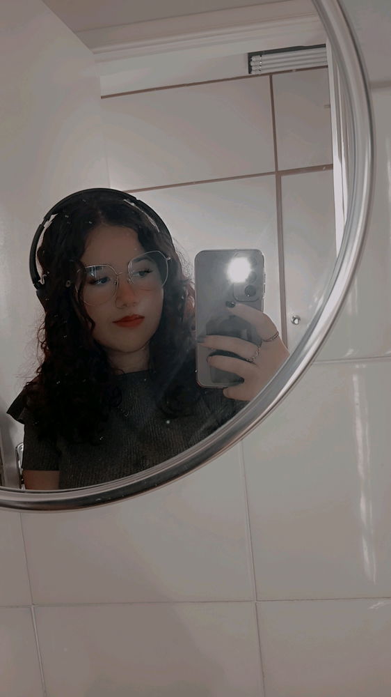 Happy birthday to me 
Parabéns para mim