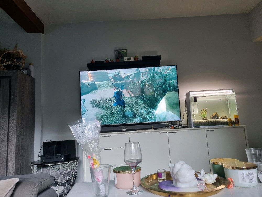 Gamen met kleine broer. Op de playstation voor verandering