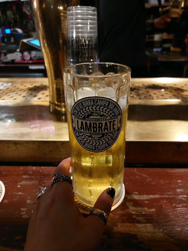 Dopo aver socializzato sodo prima, ci vuole la desocializzazione con stile e bontà per riequilibrare 🍺