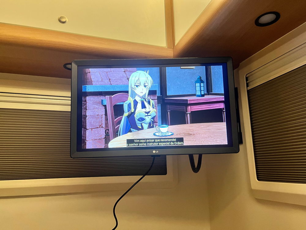 Assistindo anime em um Trailer