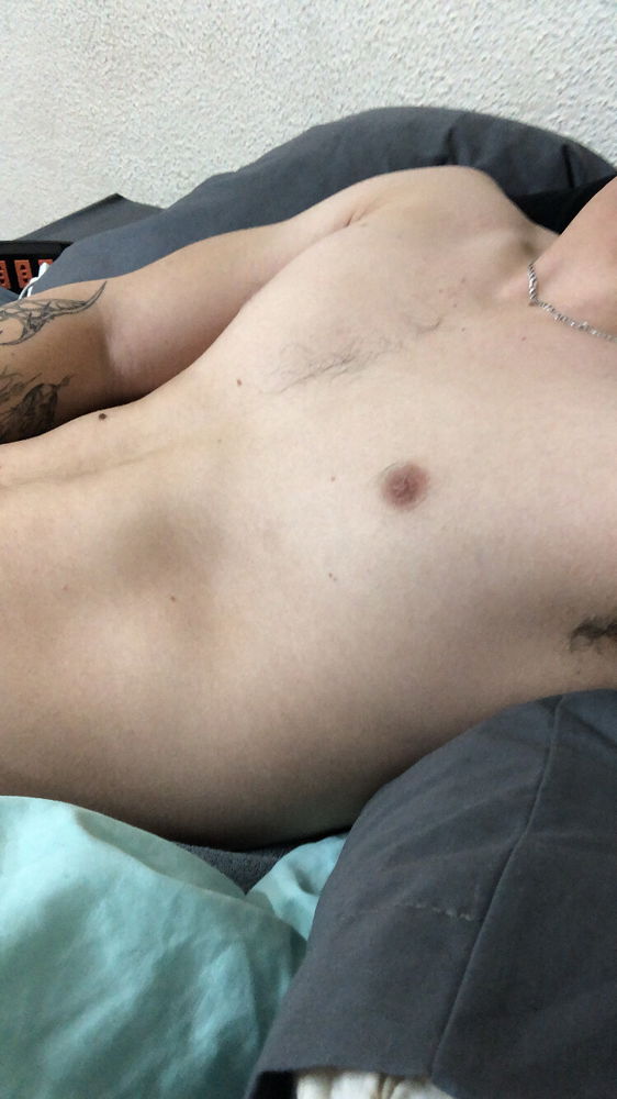 👽