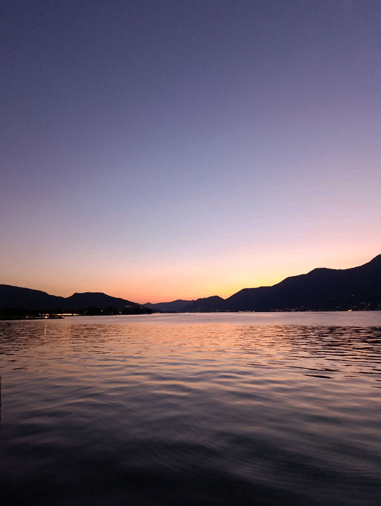 Che bello il lago di sera