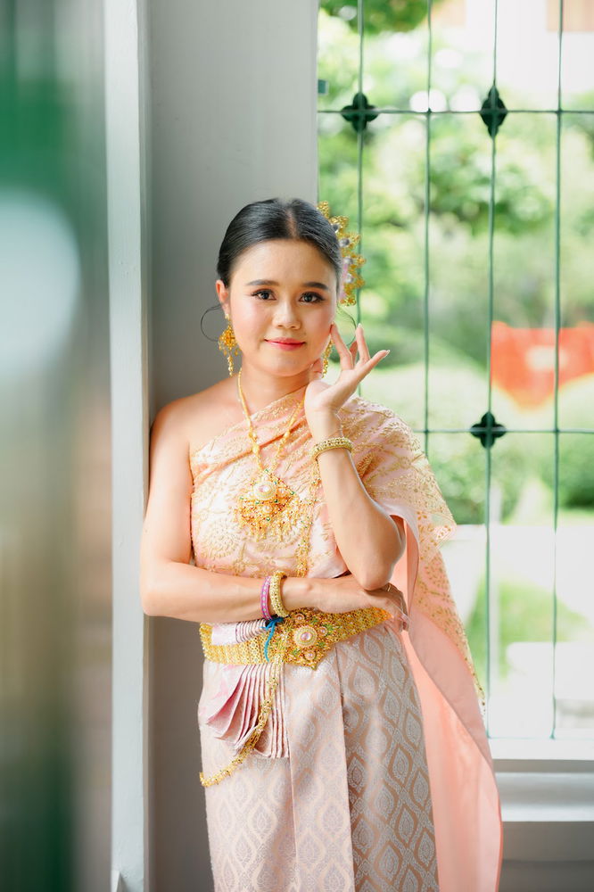 Wearing the traditional clothes from Thailand 🙏🏻🙏🏻🙏🏻😁