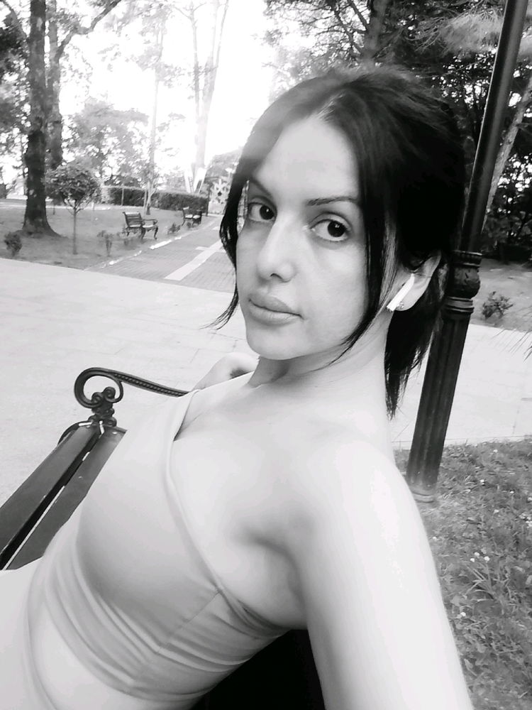 👽