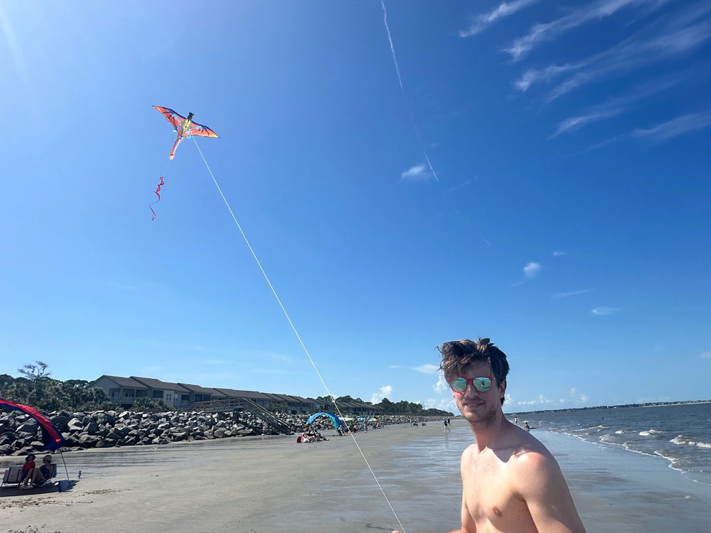 Happy weekend! Go fly a kite and feel like a kid again 🪁
