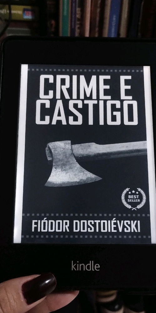 Pretendia algo mais leve… mas 
‘Crime e Castigo’ me seduziu pela terceira vez. E lá vamos nós pra mais uma ressaca literária com Dostoiévski.
