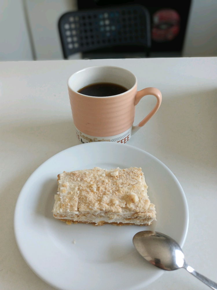 New creation🍰
No Bake Lemon White Cheese cake in coffee biscuits!😋