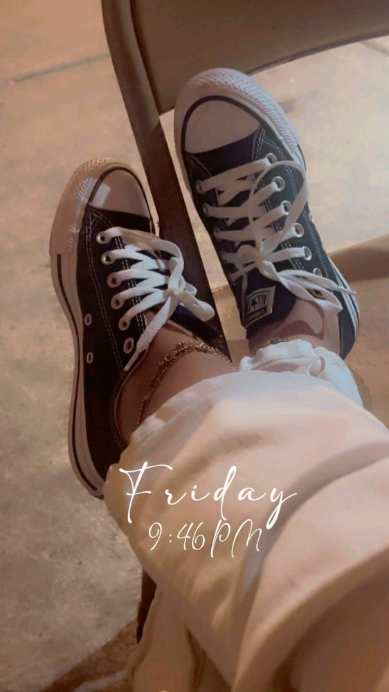 I love women who wear Converse without socks so much