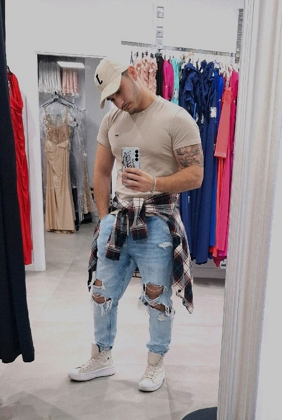 No vayas a decir nada,el que come callado come dos veces 😌😌