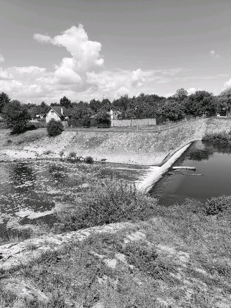 B&W