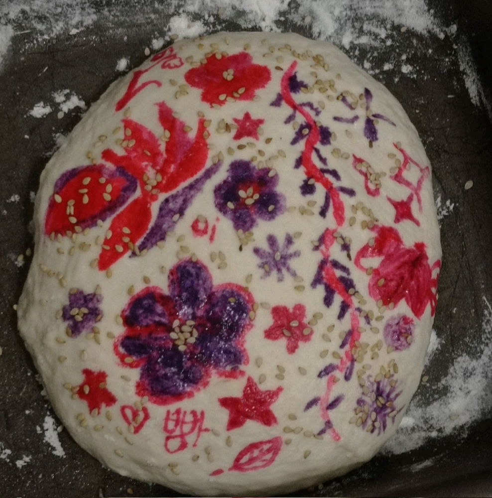 Cansei de fingir que sou moderna,
de descontar minhas frustrações em pães.
quero me casar logo, cozinhar pro meu marido,
almoçar às 10:30, jantar às 17:00,
morar no interior da África e criar elefantes como se fossem galinhas.
fazer natal em julho .