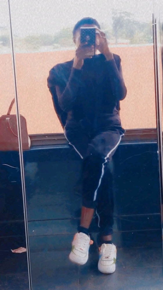 Am looking for someone honest ,loyal ,and fun to be with someone I can have deep conversations with , someone I can have disagreements with and we solve them , someone to share life experiences with and share how the day was and what went wrong , someone willing to take our relationship to next lev