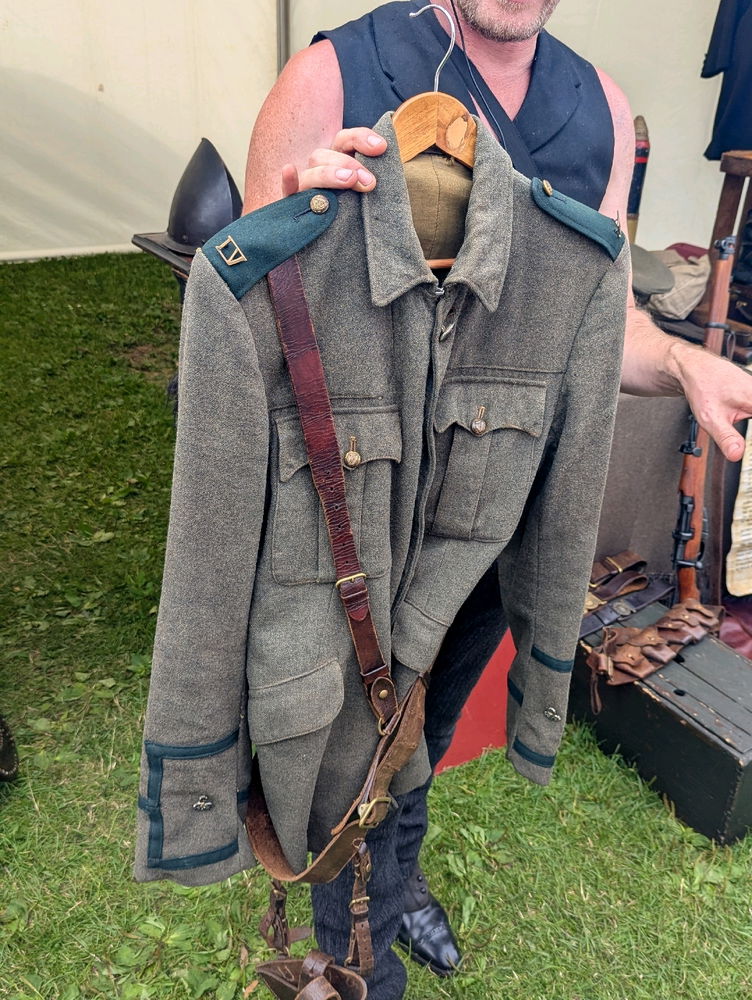 IRA and other rebels: Armour, weapons