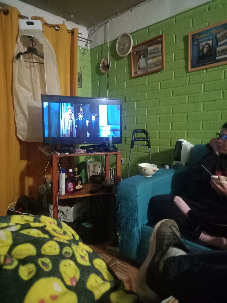 Viendo Harry Potter con la sister✨️