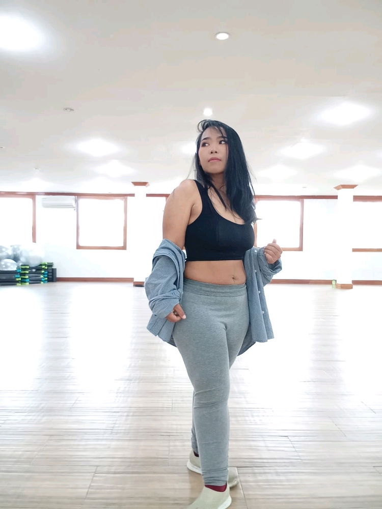 Karena diet saja tidak cukup sayang. Harus ditambah sama tekanan batin biar cepet turun berat badan 🤣