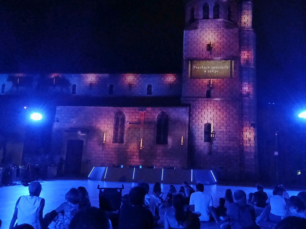 Petite promenade avec ma fille, pour voir les illuminations sur Béziers🤩