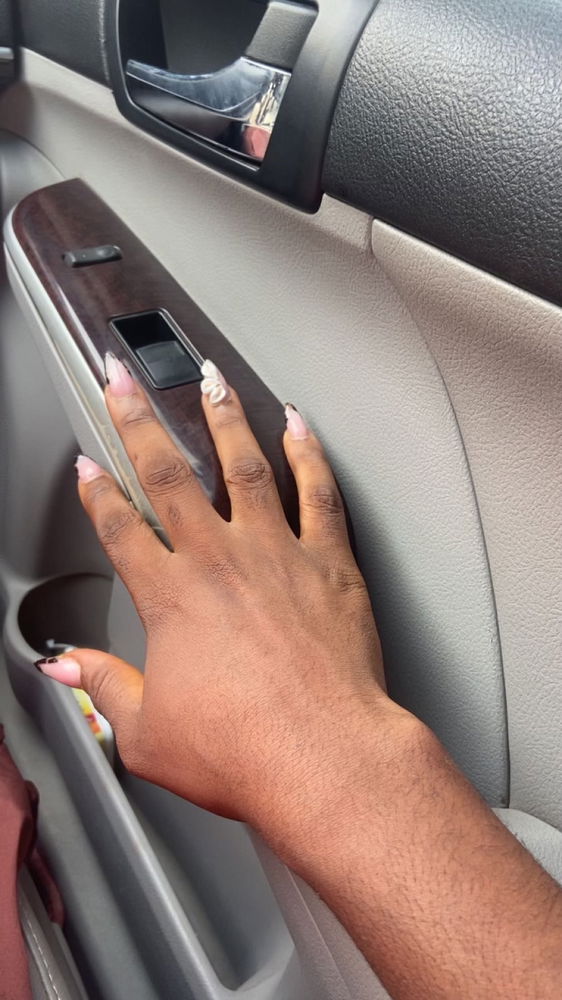 My nail tech ate or not