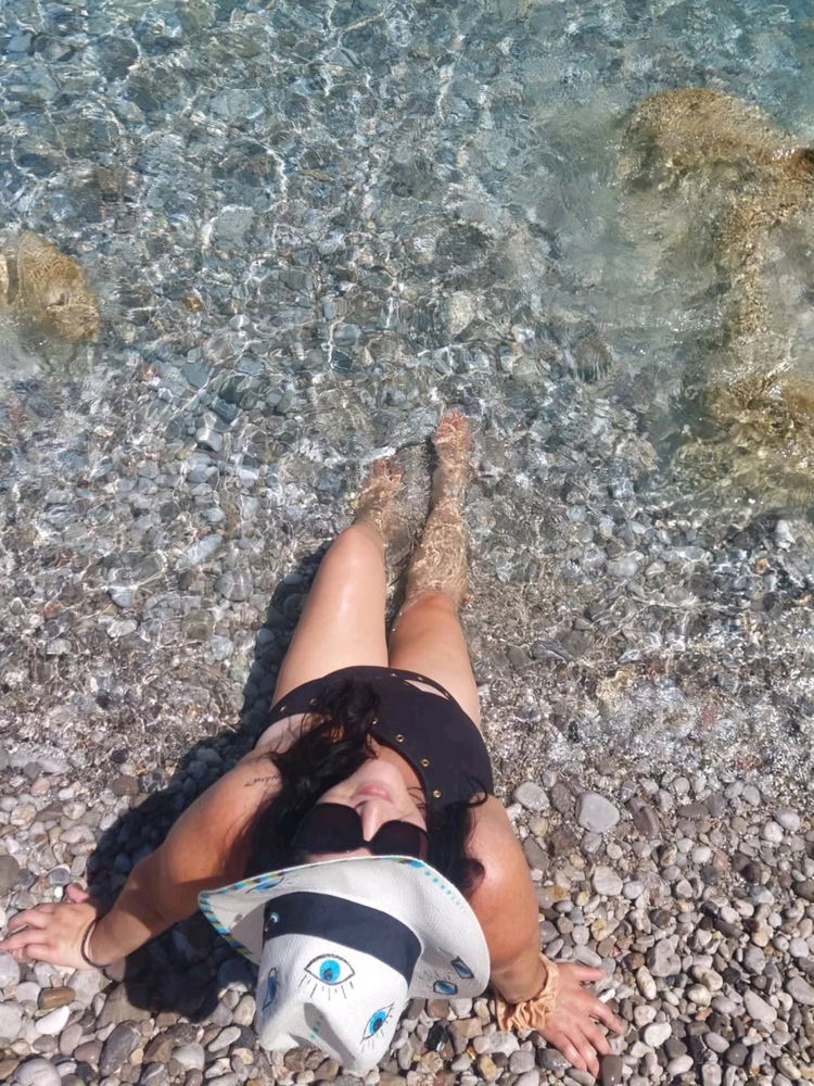 Summer vibes 🧜🏻‍♀️👙🌊🤍