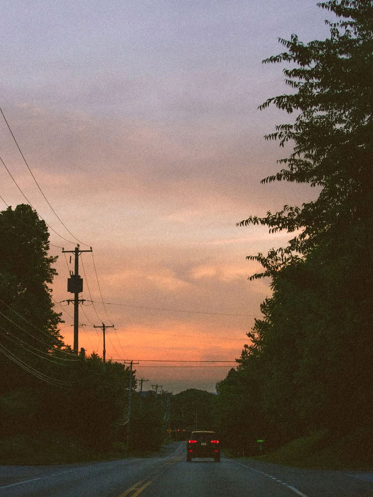 Beautiful sunsets, where imagination is our limit, feeling unique on this immense planet and being filled with nature that we never realize. 💖