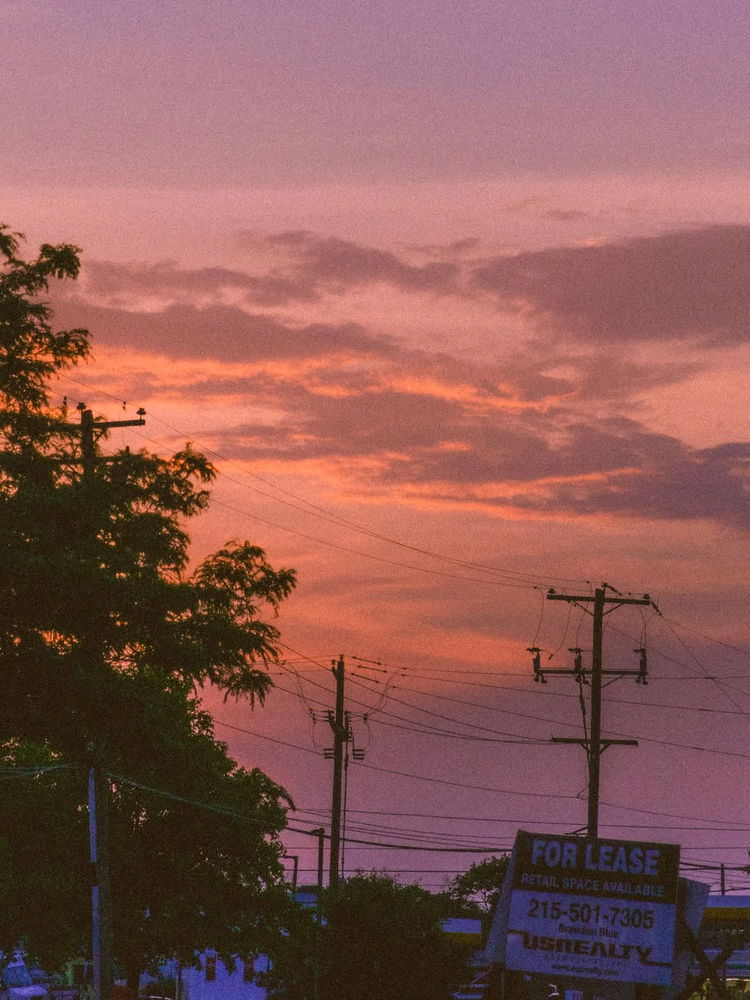 Beautiful sunsets, where imagination is our limit, feeling unique on this immense planet and being filled with nature that we never realize. 💖
