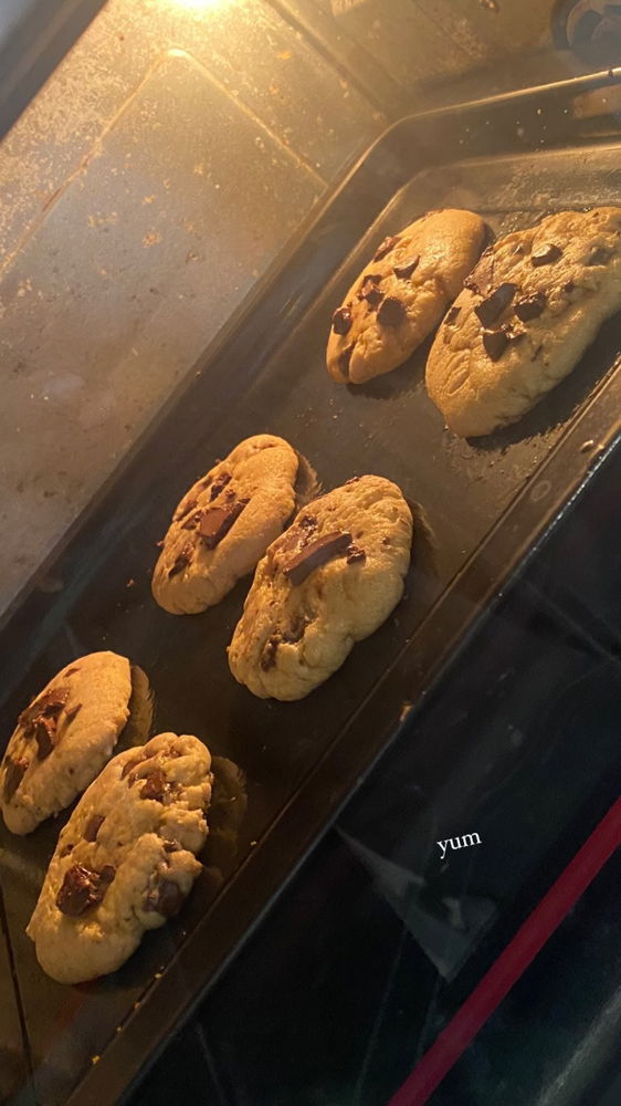 I'm not good at cooking😂 but I like cooking and baking 👩🏻‍🍳